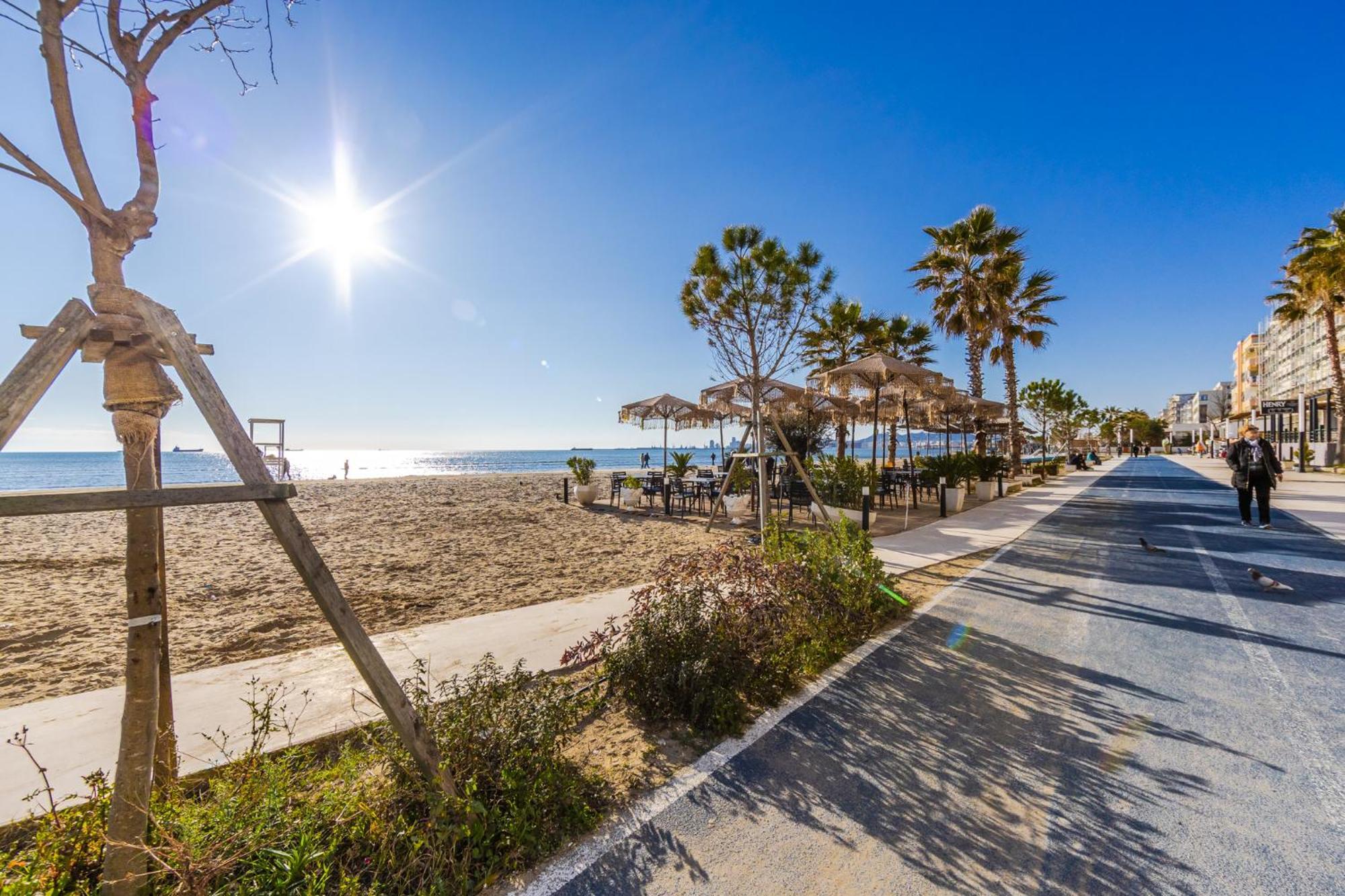 The Beachfront Apartment Durrës Exterior foto