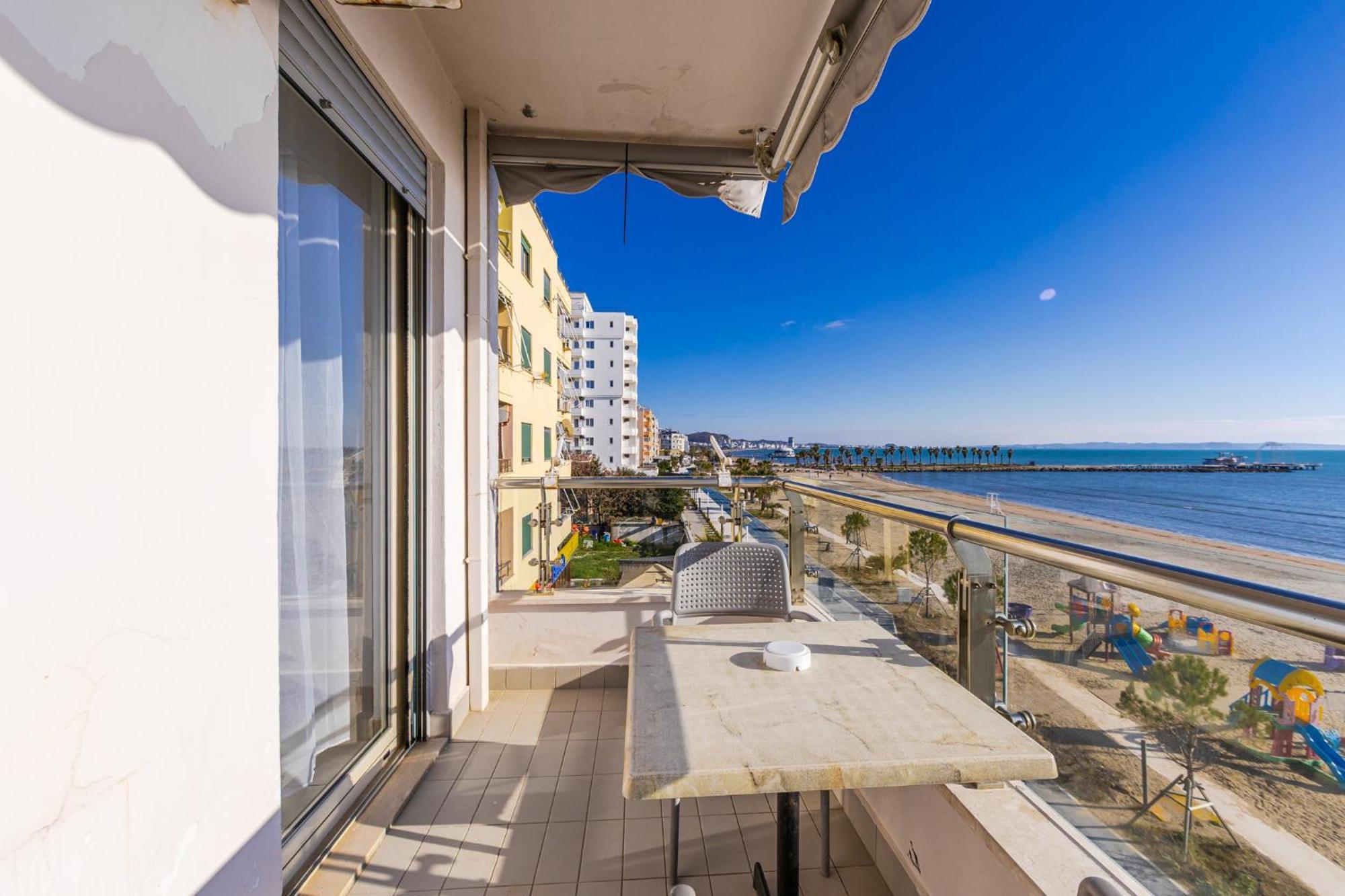 The Beachfront Apartment Durrës Exterior foto